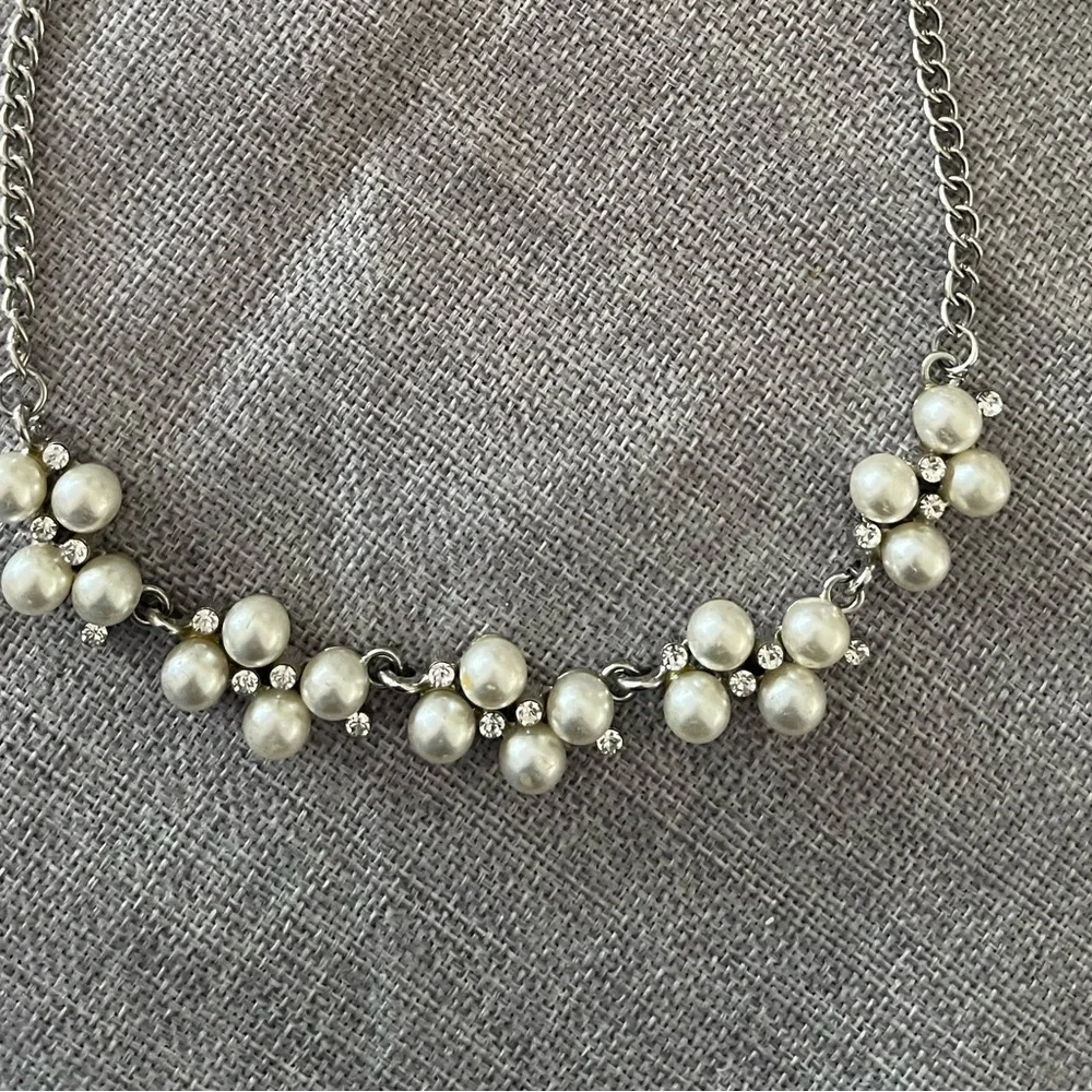 Elegant Faux Pearl Cluster Statement Necklace with Rhinestones